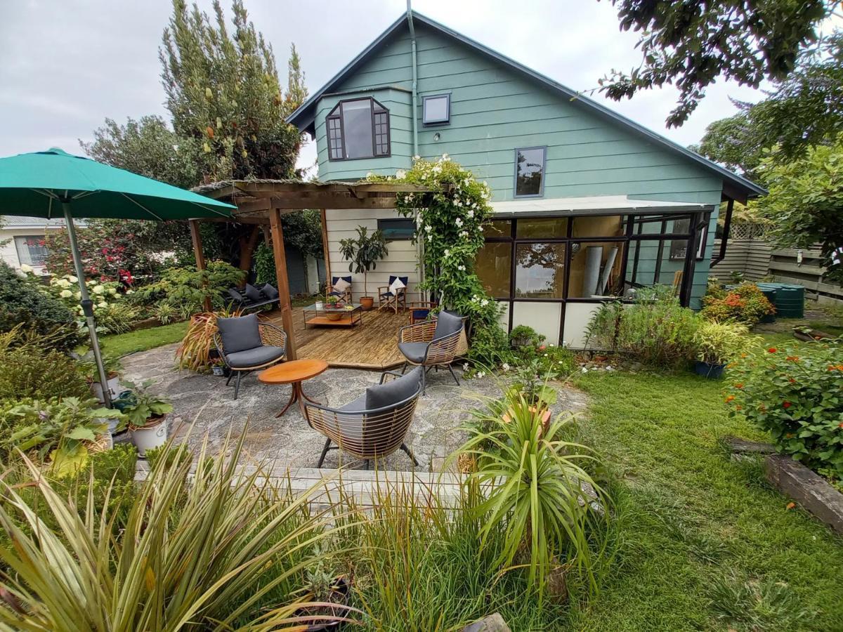Birds Eyes Te Awanga Bed & Breakfast Exterior photo