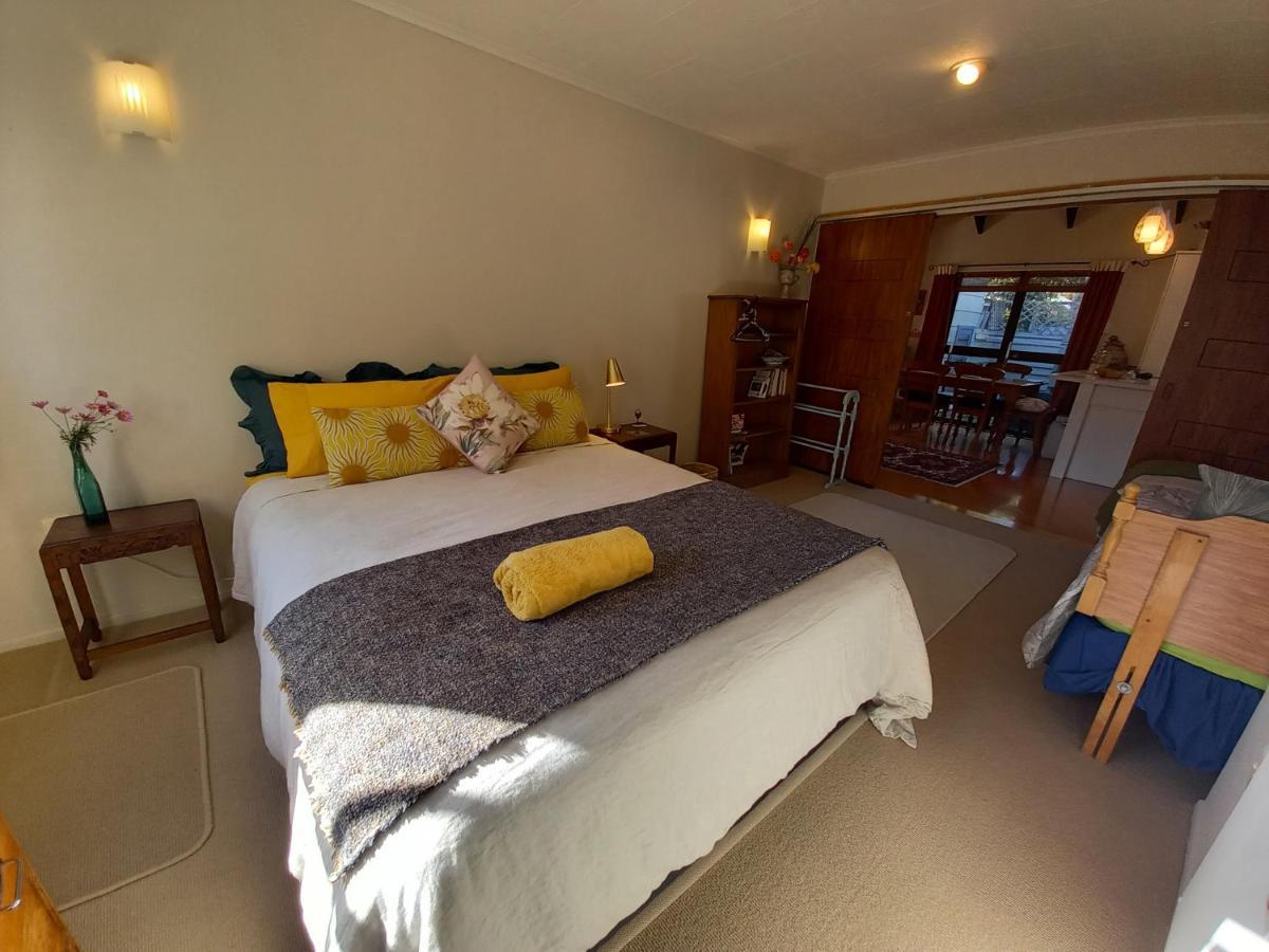 Birds Eyes Te Awanga Bed & Breakfast Exterior photo