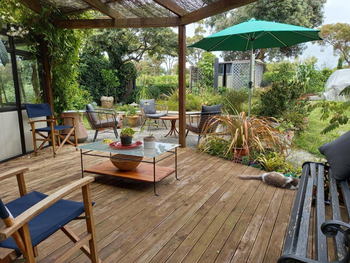 Birds Eyes Te Awanga Bed & Breakfast Exterior photo