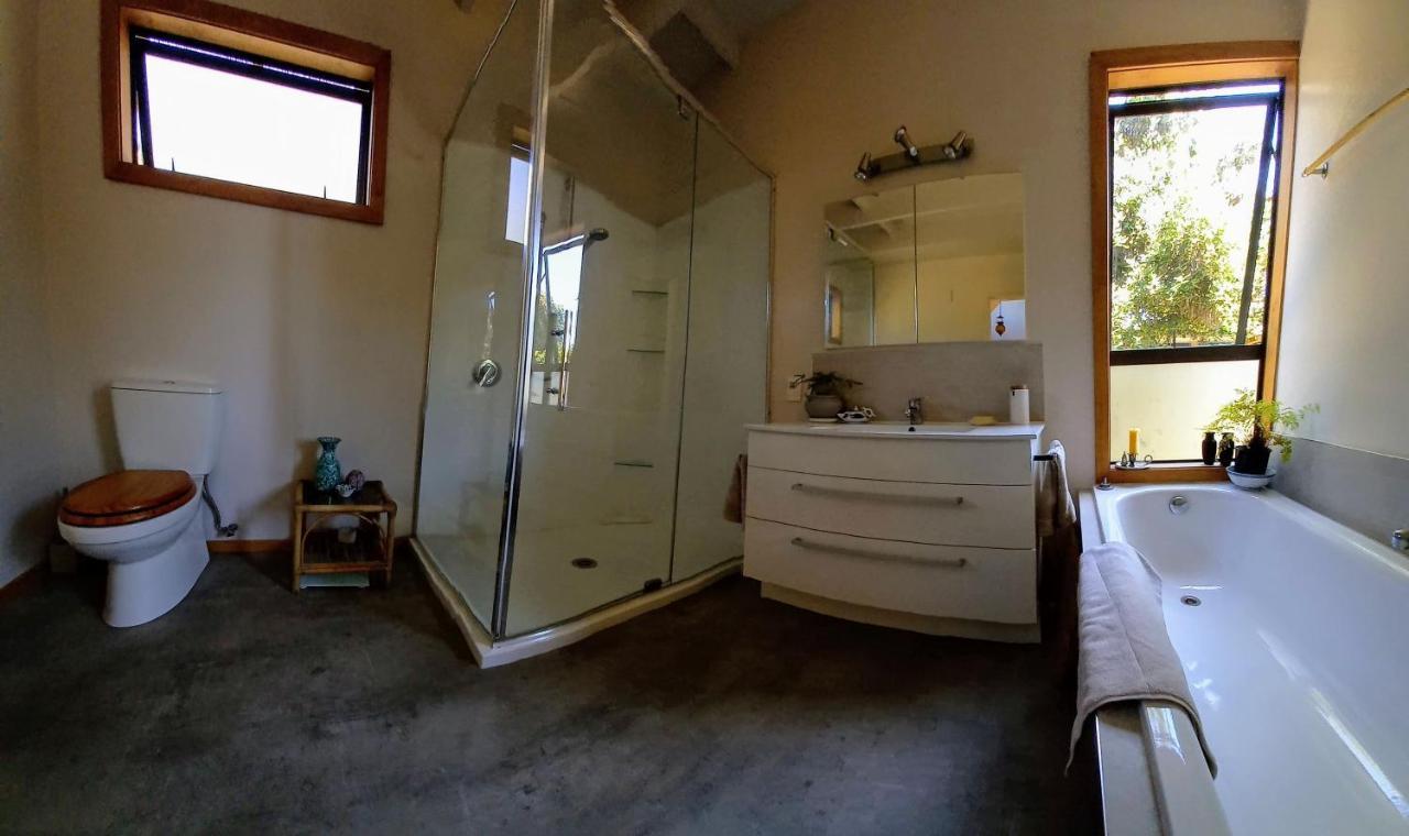Birds Eyes Te Awanga Bed & Breakfast Exterior photo