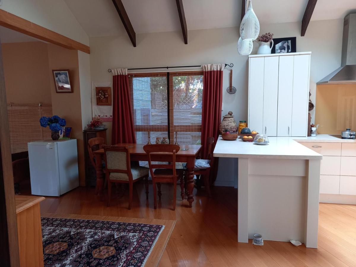 Birds Eyes Te Awanga Bed & Breakfast Exterior photo