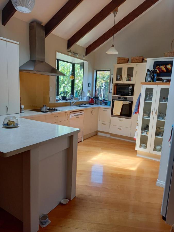 Birds Eyes Te Awanga Bed & Breakfast Exterior photo